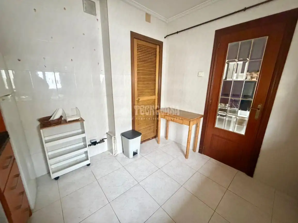 Flat for sale in Valencia  with Air Conditioner and Balcony