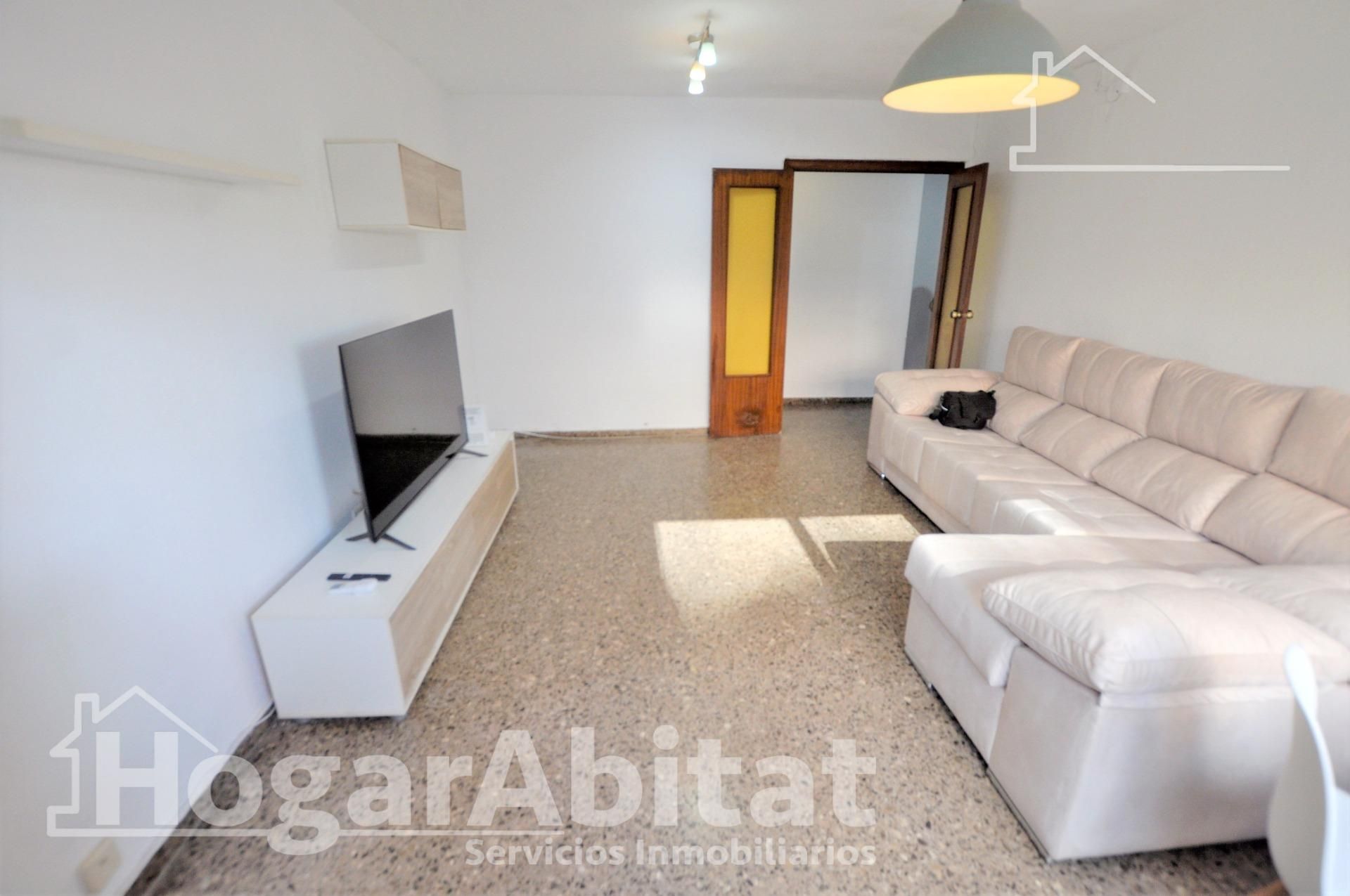 Sala d'estar de Pis en venda en  Valencia Capital amb Aire condicionat i Balcó