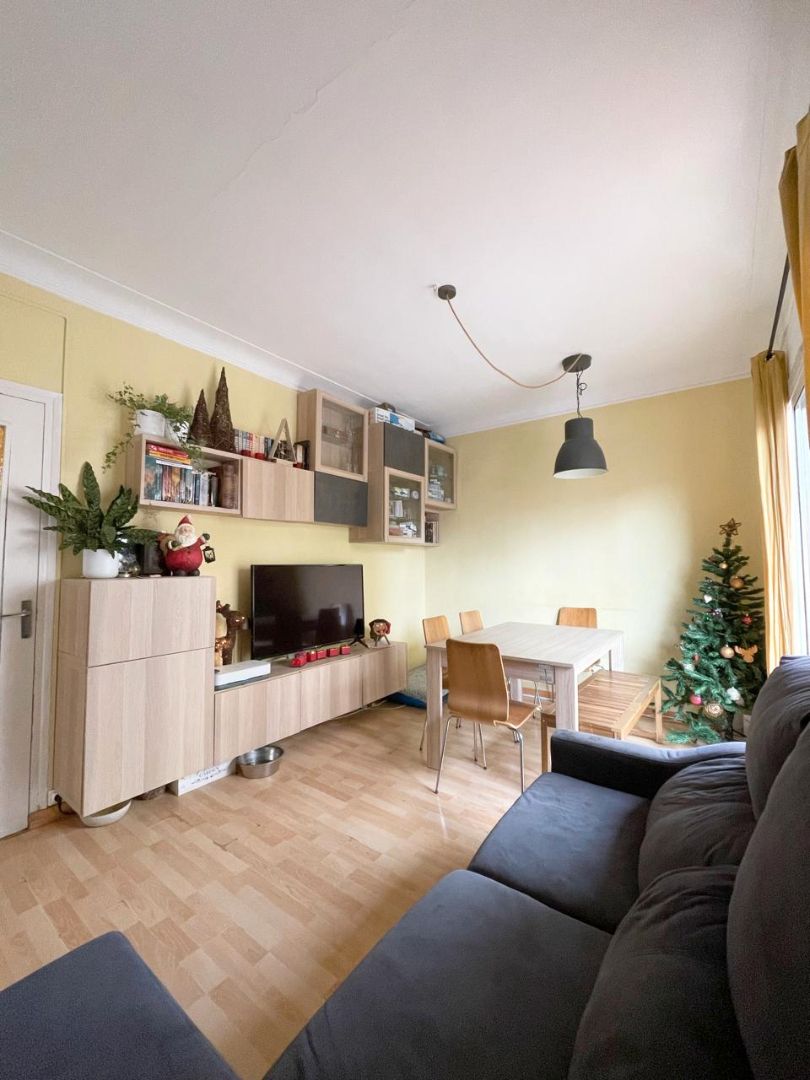 Sala d'estar de Pis en venda en  Barcelona Capital amb Forn i Balcó