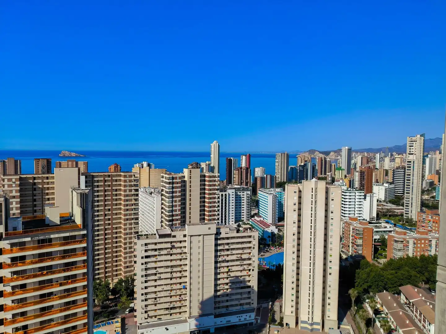 Vista exterior de Dúplex en venda en Benidorm amb Aire condicionat, Calefacció i Jardí privat