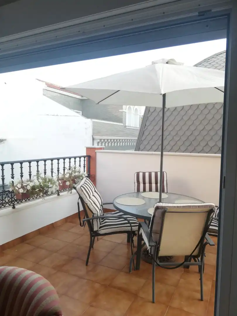 Terrasse von Dachboden zur Miete in Huelva mit Klimaanlage, Terrasse und Möbliert