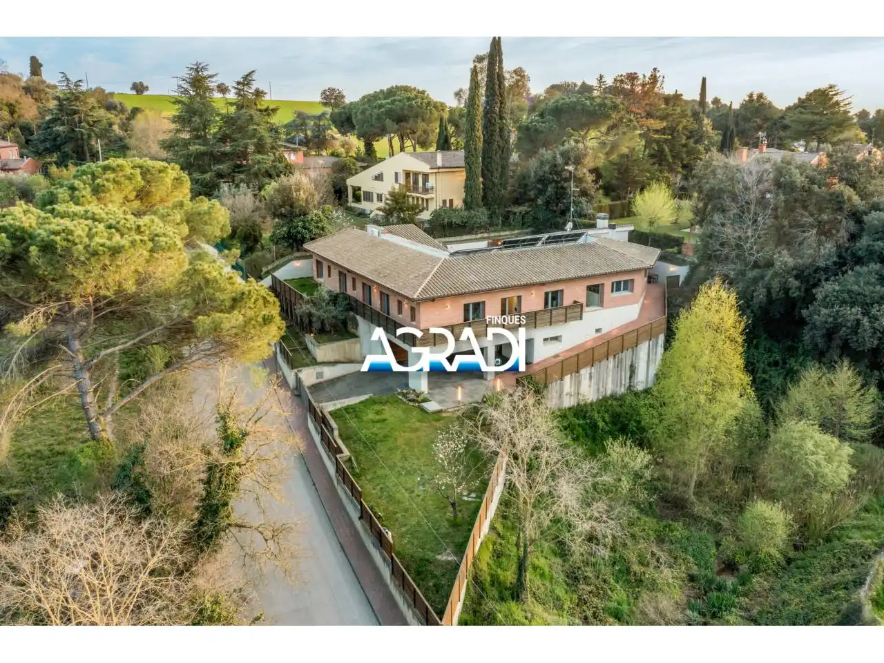 Exterior view of Houses for sale in Les Franqueses del Vallès  with Air Conditioner, Heating and Private garden