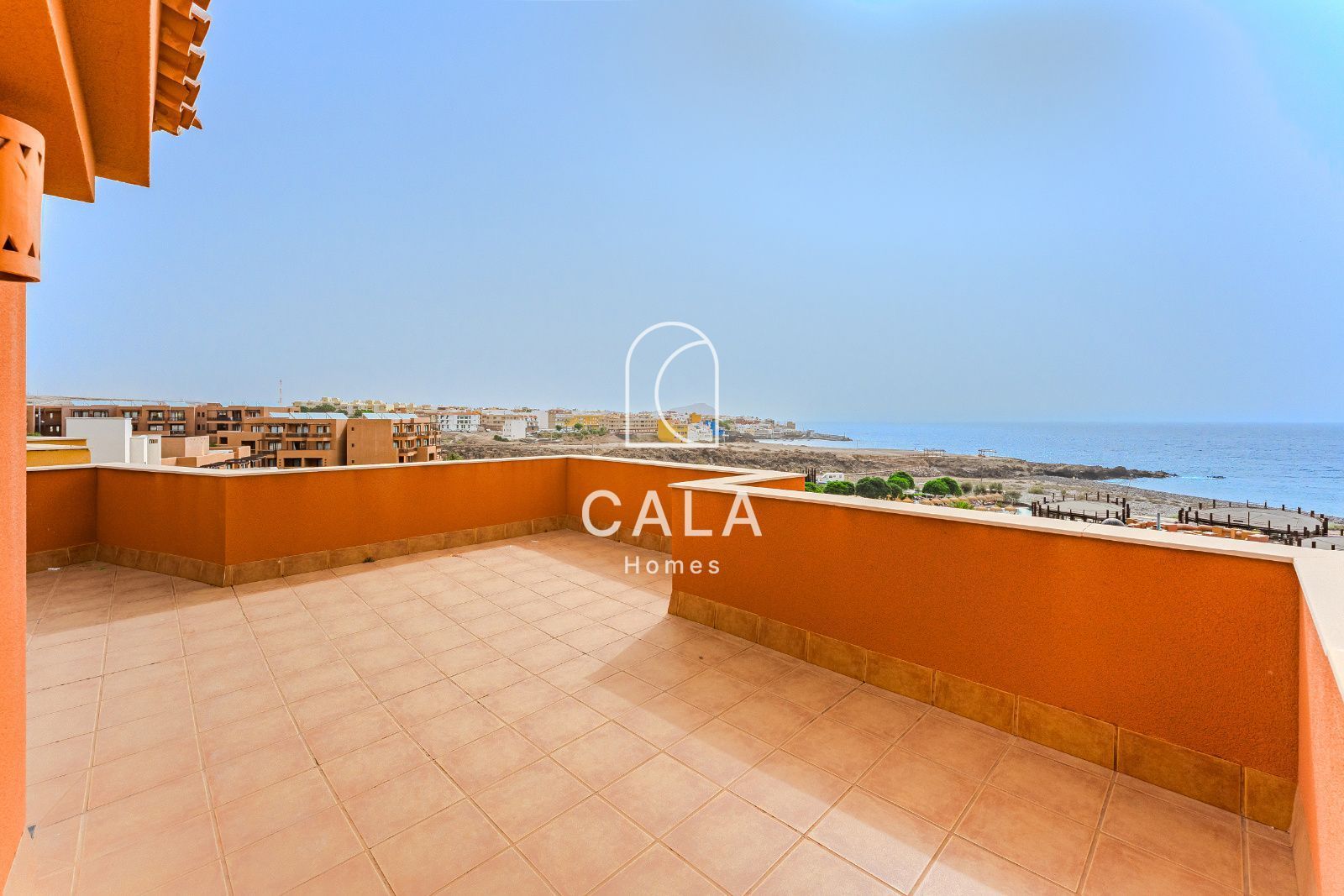 Vista exterior de Casa adosada en venta en Villasur de Herreros con Aire acondicionado, Calefacción y Jardín privado