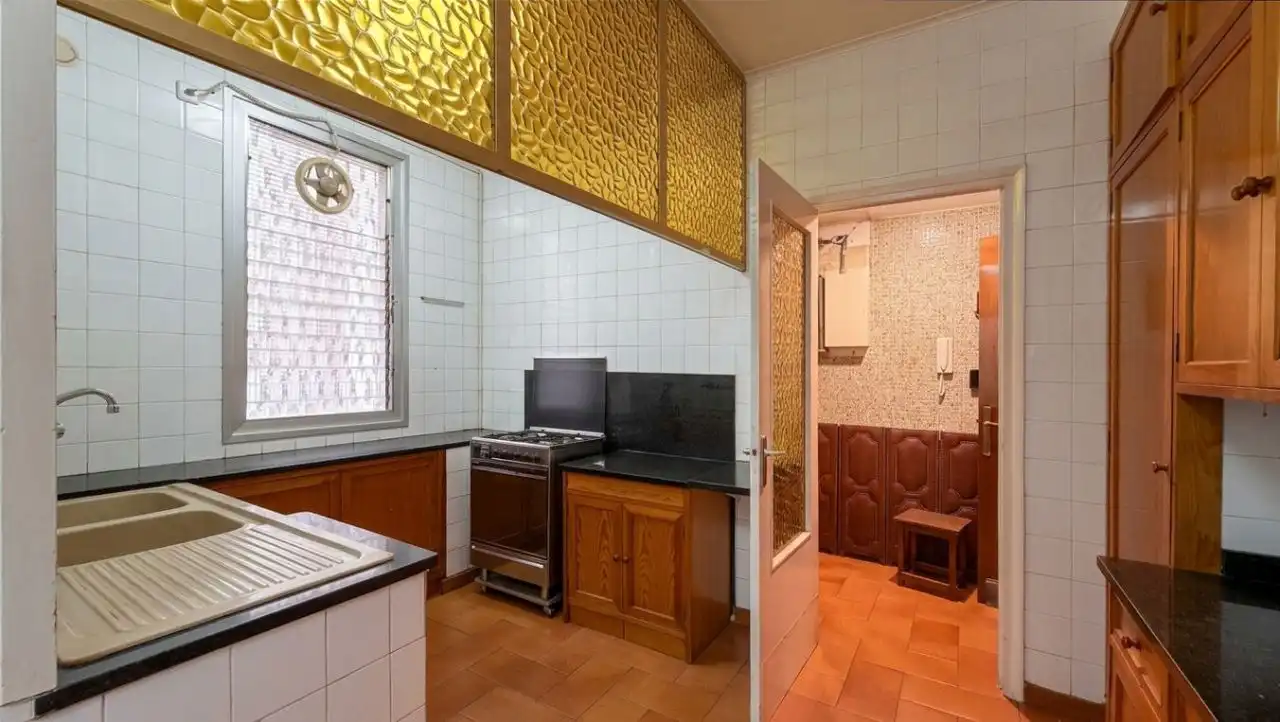 Küche von Wohnung zum Verkauf in Barcelona mit Terrasse und Balkon