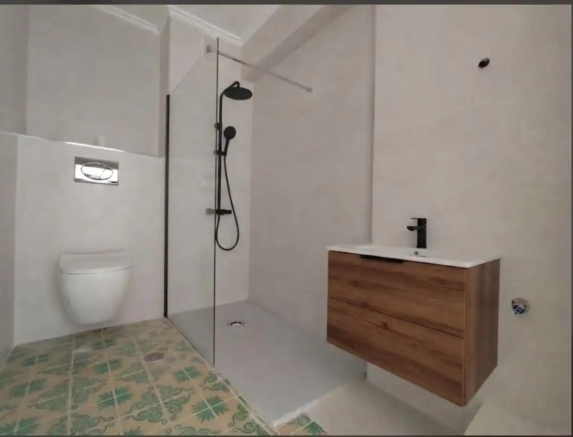 Baño de Piso en venta en Valencia con Aire acondicionado, Calefacción y Terraza
