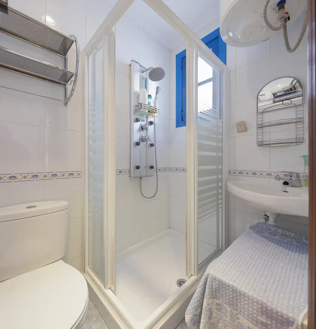 Baño de Piso en venta en Oviedo  con Calefacción