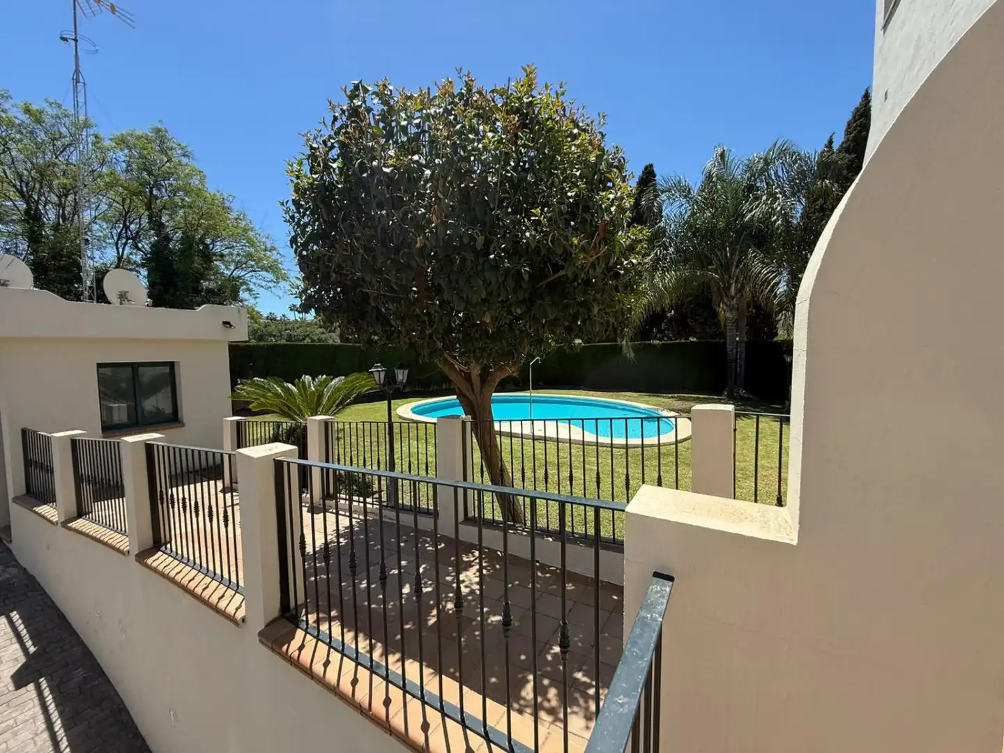 Piscina de Casa o xalet en venda en Marbella amb Calefacció, Jardí privat i Terrassa