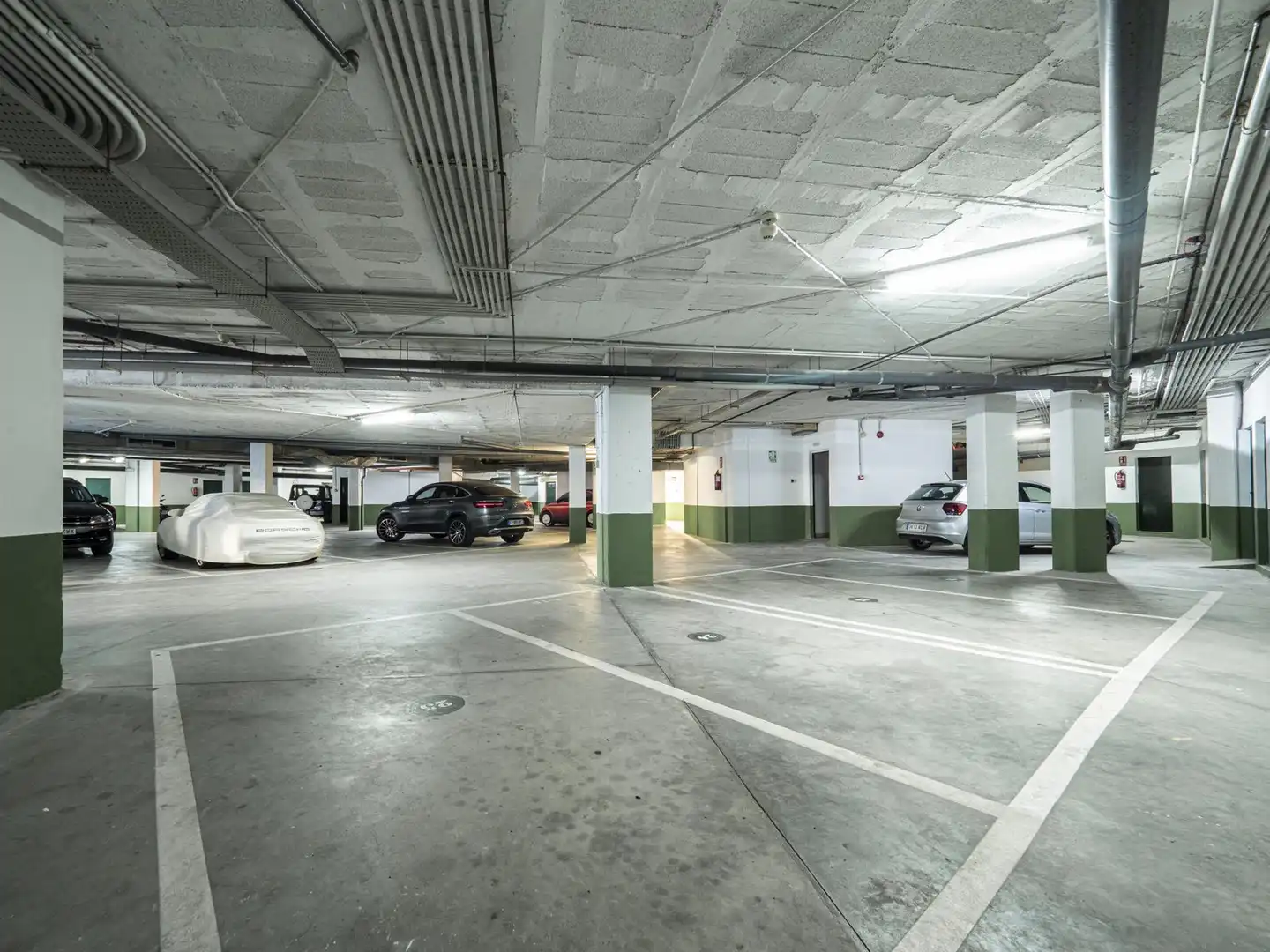 Parking de Piso en venta en Marbella con Aire acondicionado, Terraza y Trastero