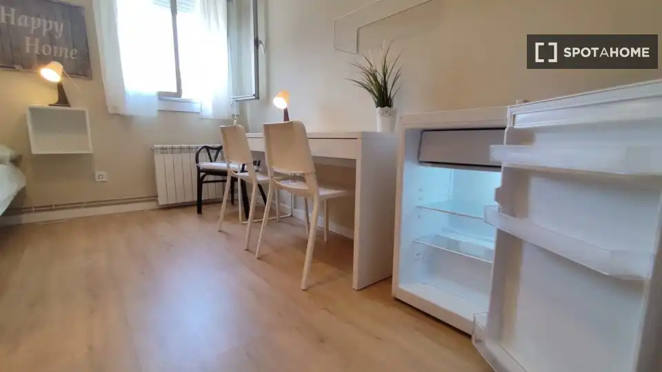 Habitación de Piso de alquiler en Madrid con Aire acondicionado, Calefacción y Amueblado