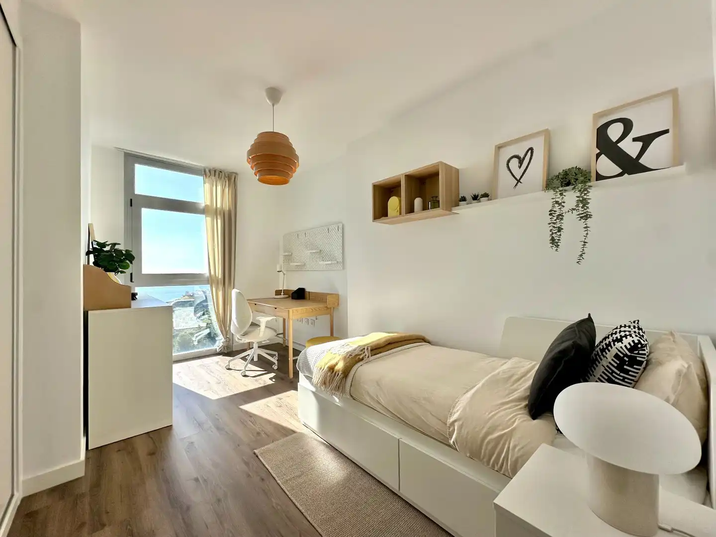 Schlafzimmer von Dachboden zum Verkauf in Almuñécar mit Klimaanlage, Terrasse und Schwimmbad