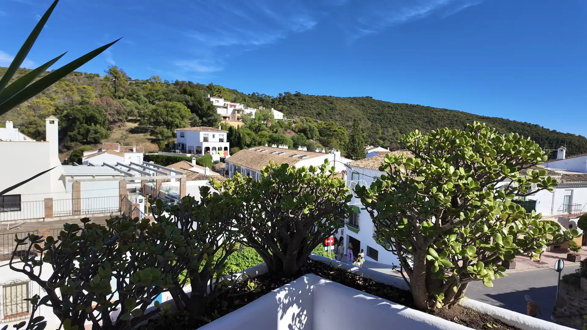 Vista exterior de Dúplex en venda en Benahavís amb Aire condicionat, Calefacció i Parquet