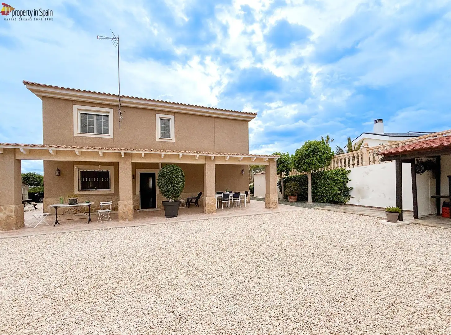 Vista exterior de Casa o xalet de lloguer en Alicante / Alacant amb Jardí privat, Traster i Piscina