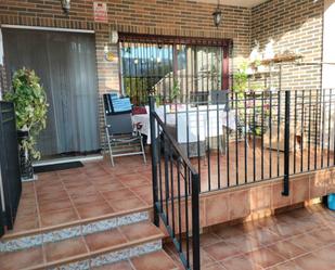 Terrassa de Casa adosada en venda en Sagunto / Sagunt amb Aire condicionat, Jardí privat i Terrassa