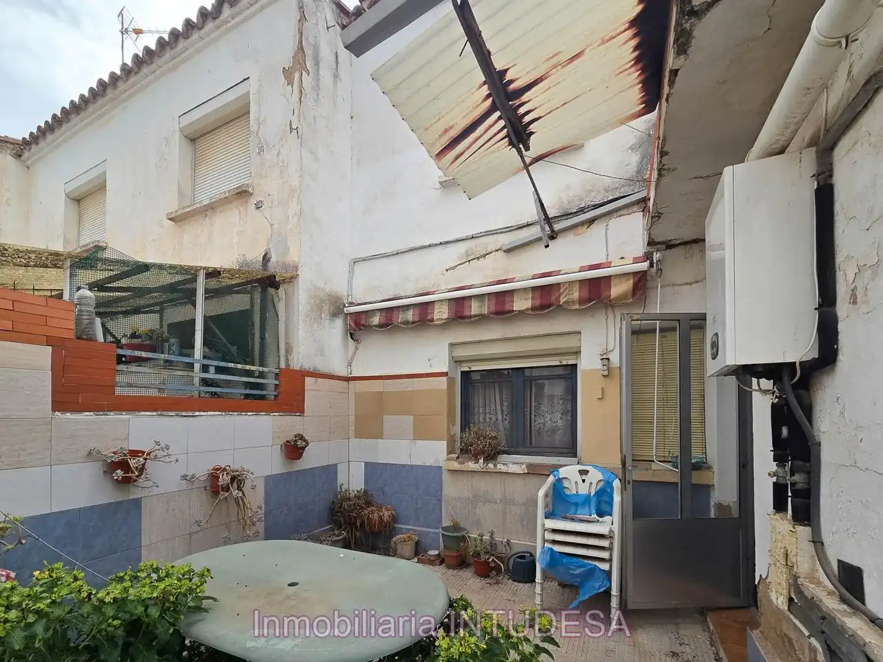 Vista exterior de Casa adosada en venda en Lourdes