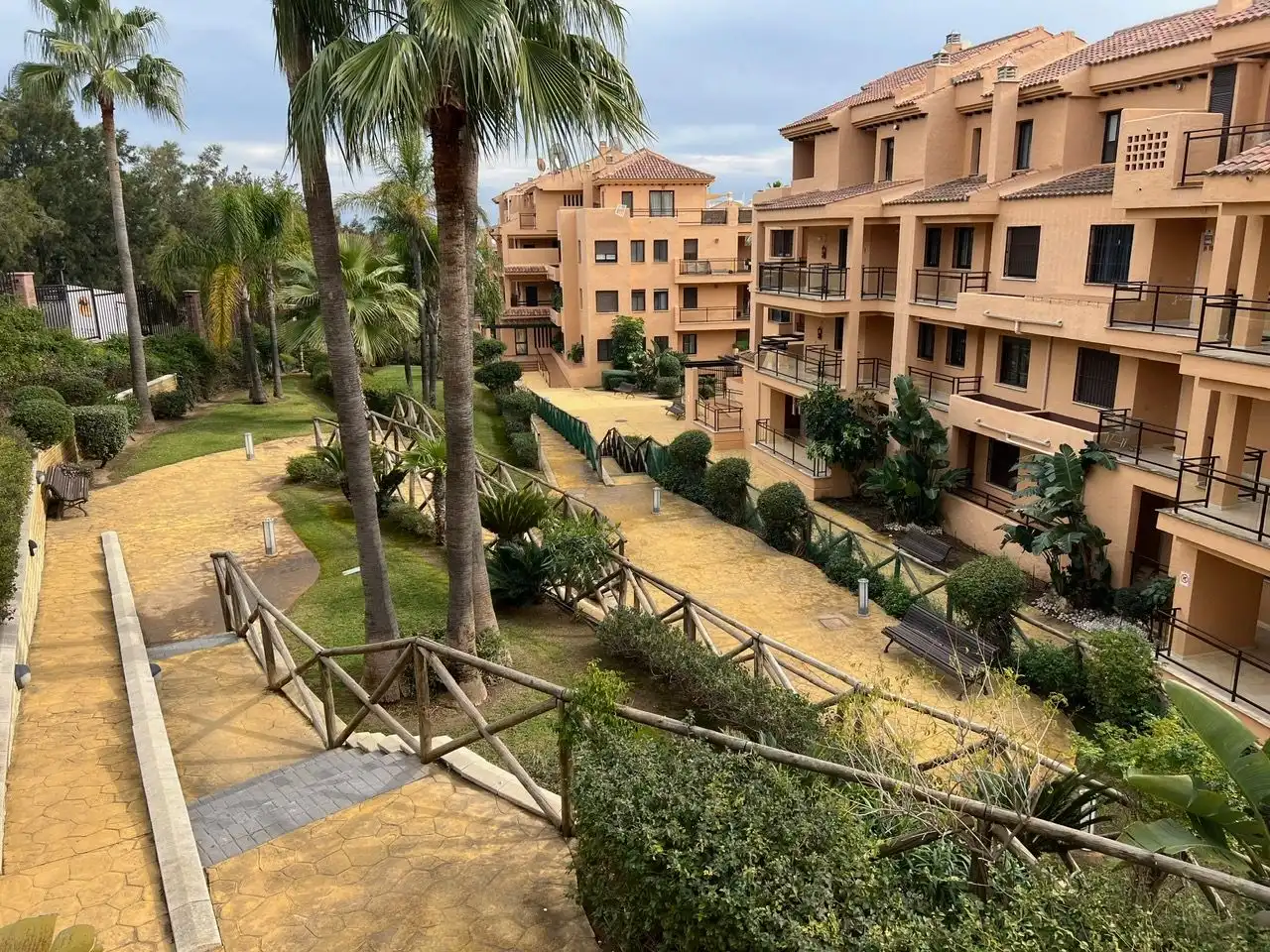 Außenansicht von Garage zum Verkauf in Marbella
