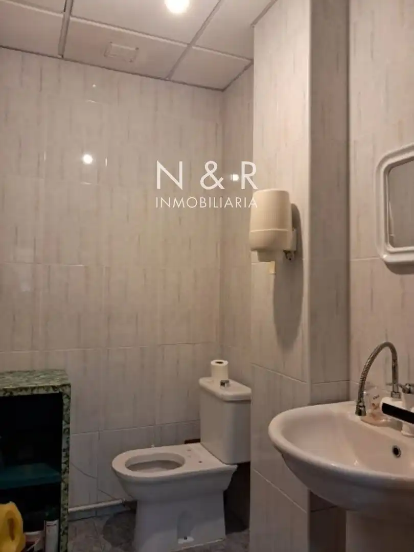 Baño de Local de alquiler en Santiago de Compostela 