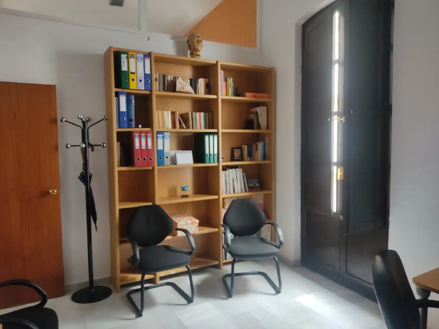 Bureau avec ascenseur à louer à Alhóndiga 27