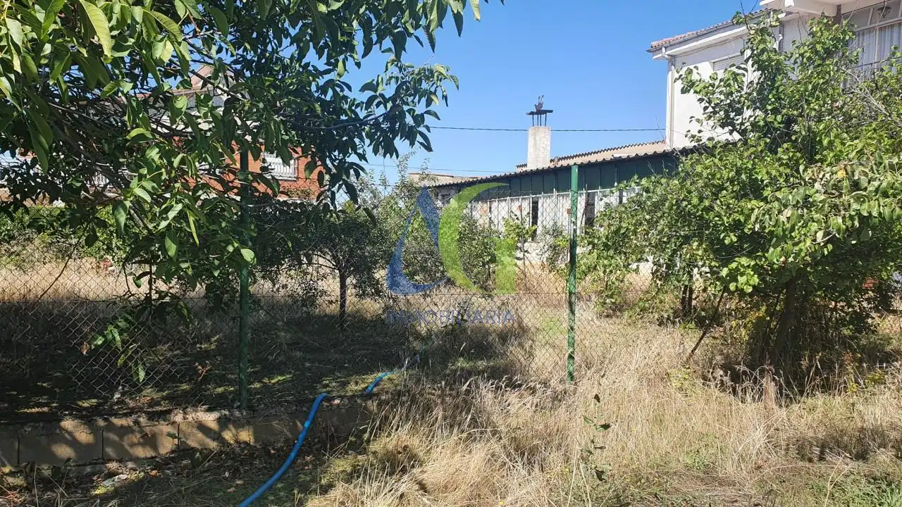 Casa o xalet en venda en León Capital  amb Calefacció, Jardí privat i Terrassa