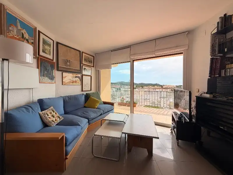 Sala d'estar de Pis en venda en Palamós amb Terrassa, Forn i TV