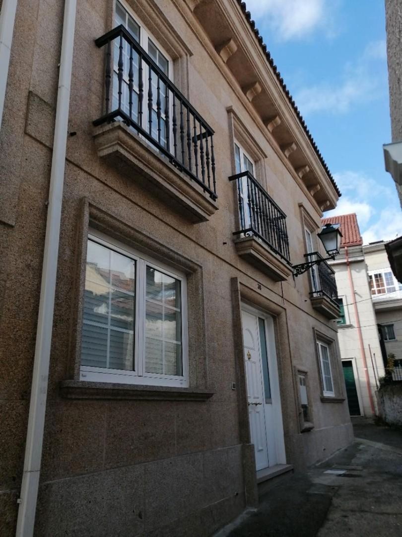 Vista exterior de Casa adosada de lloguer en Santiago de Compostela  amb Calefacció