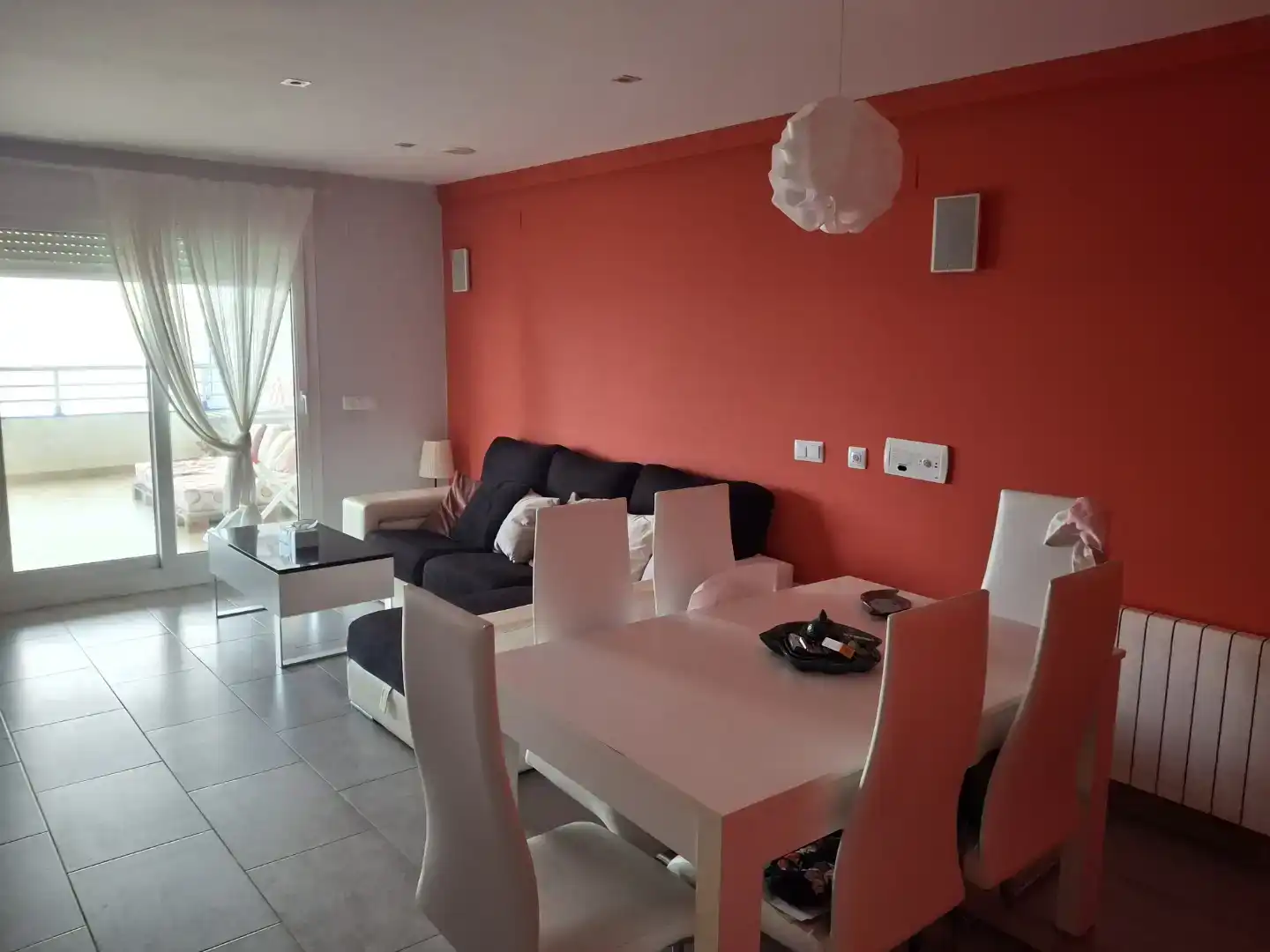 Sala d'estar de Pis de lloguer en Tavernes de la Valldigna amb Piscina, Moblat i Forn