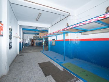 Locale commerciale in vendita a Silla