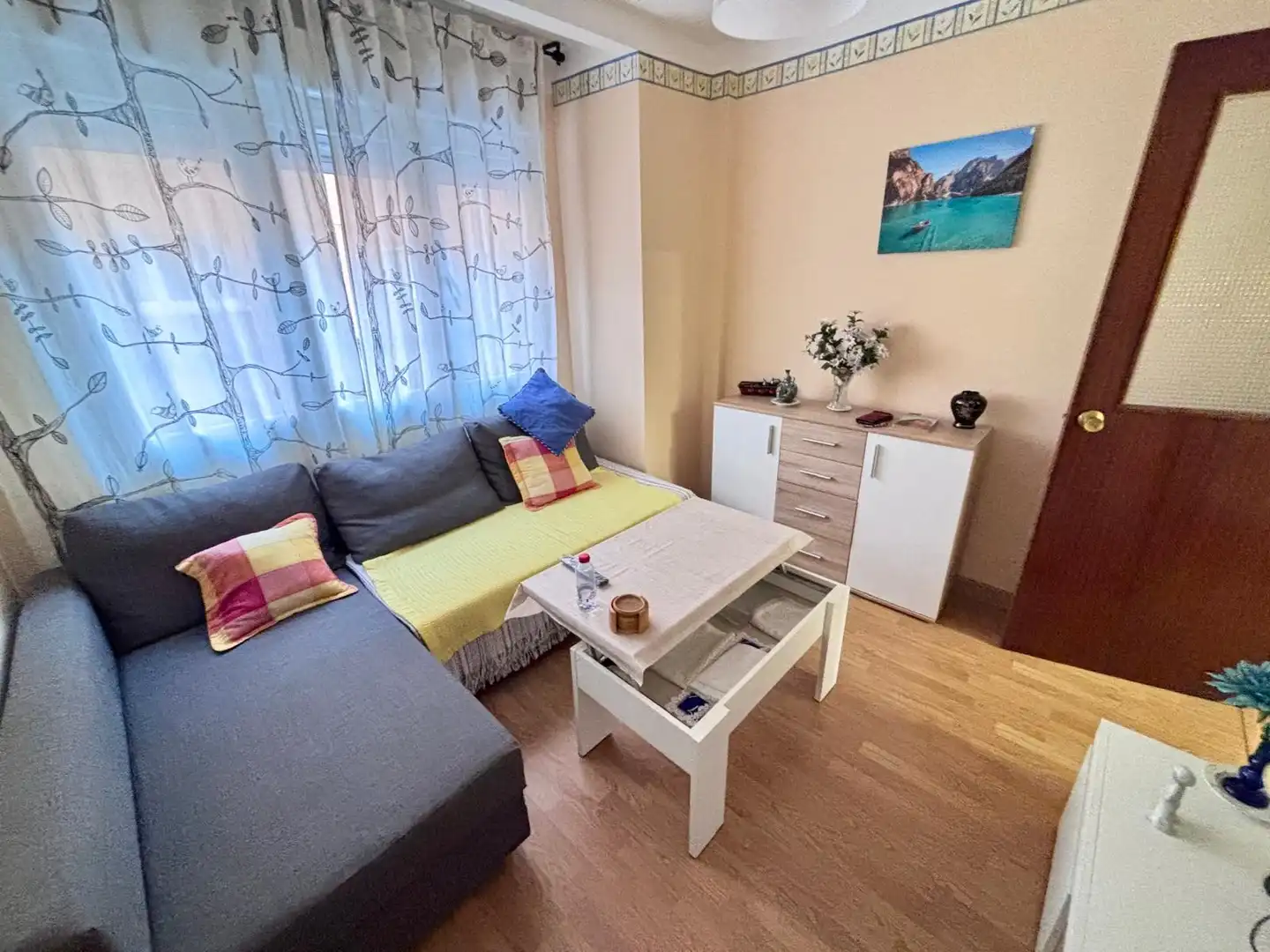 Sala de estar de Piso en venta en Gijón  con Calefacción, Parquet y Amueblado