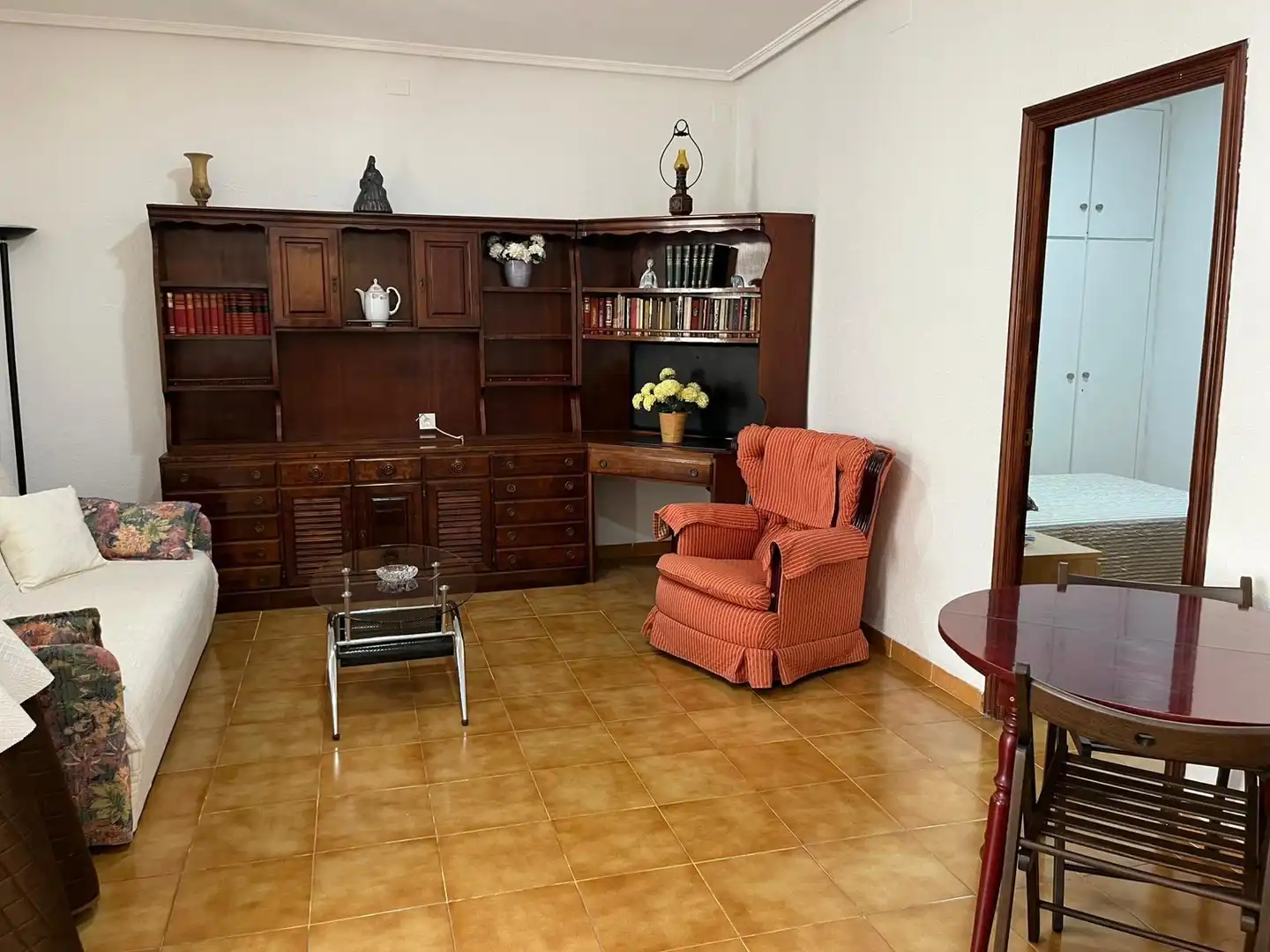Sala d'estar de Pis de lloguer en Valencia amb Aire condicionat, Moblat i Balcó
