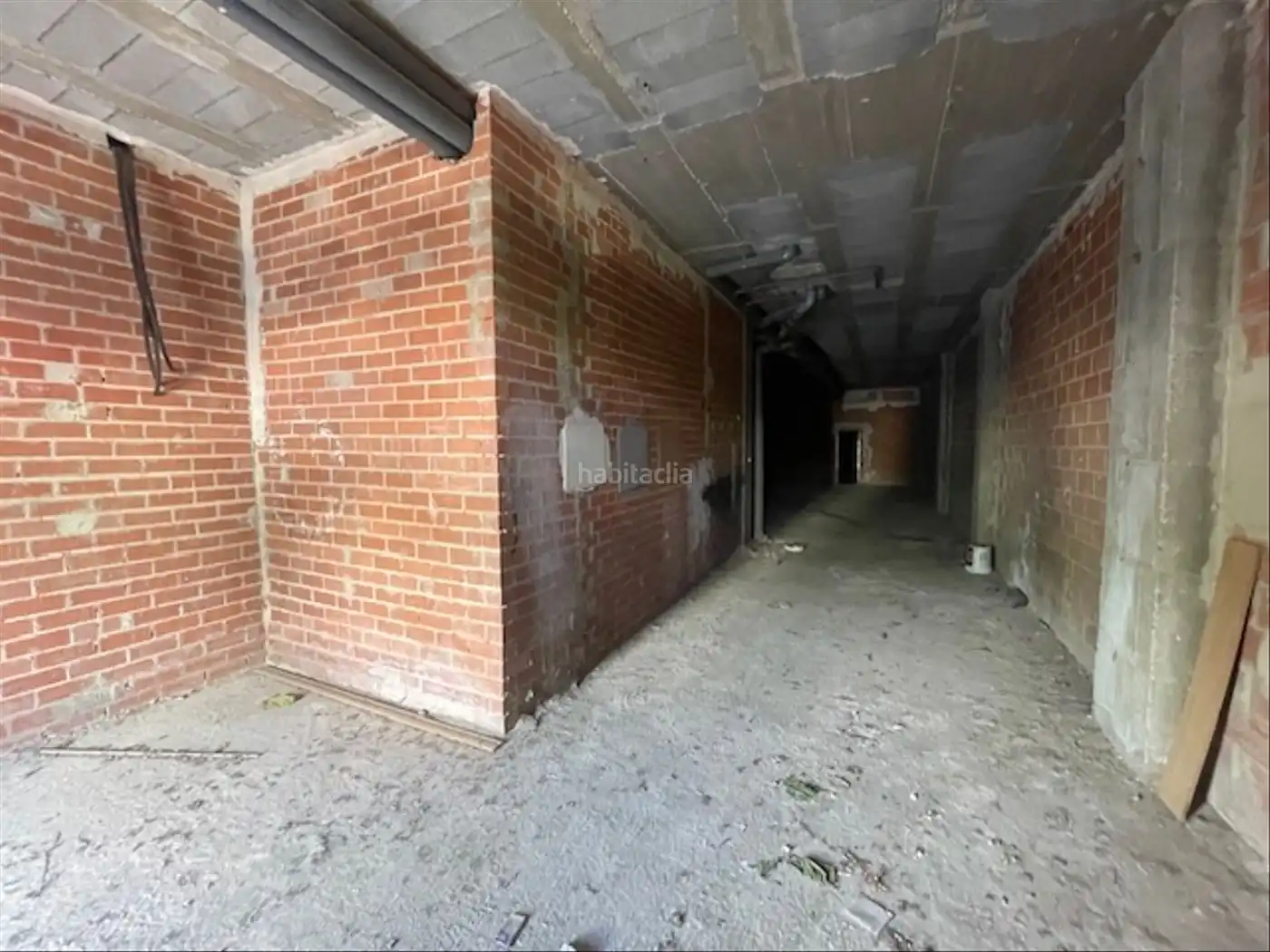 Local comercial de lloguer a Avinguda de les Corts Valencianes 131