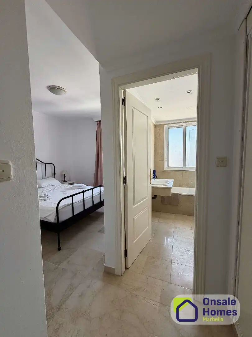 Badezimmer von Wohnungen zur Miete in Marbella mit Klimaanlage, Terrasse und Möbliert