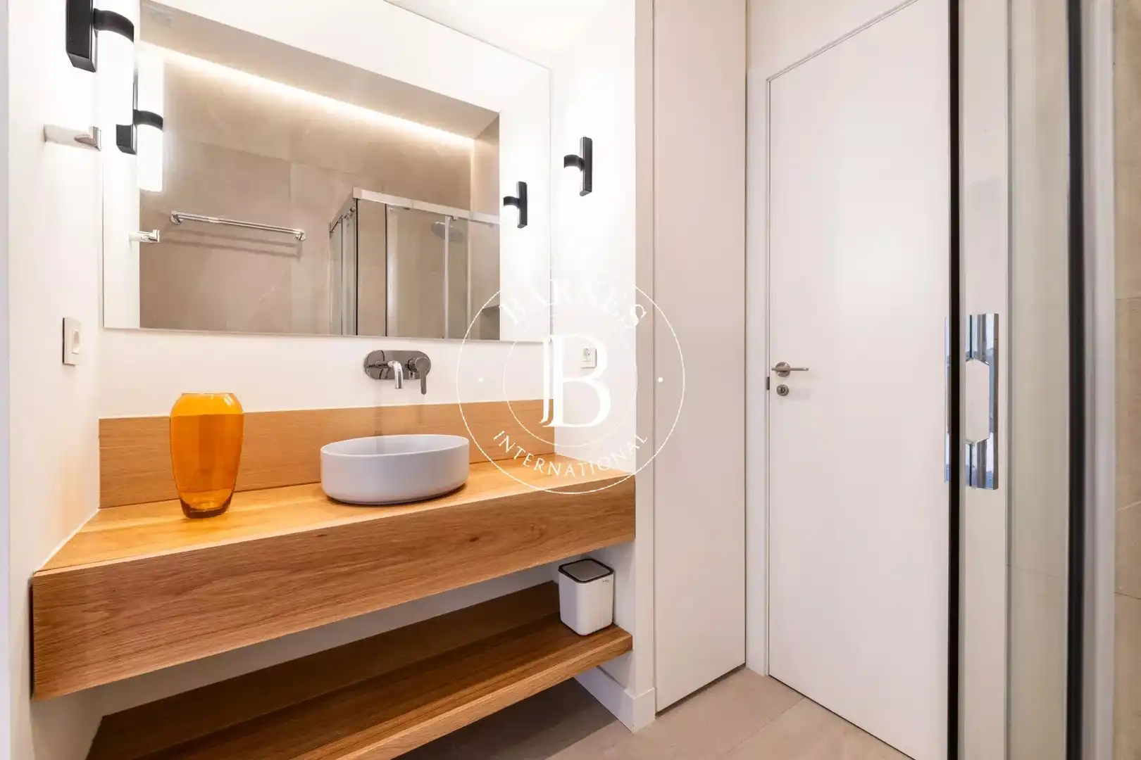 Bathroom of Flat for rent in Madrid  with Air Conditioner, Heating and Furnished