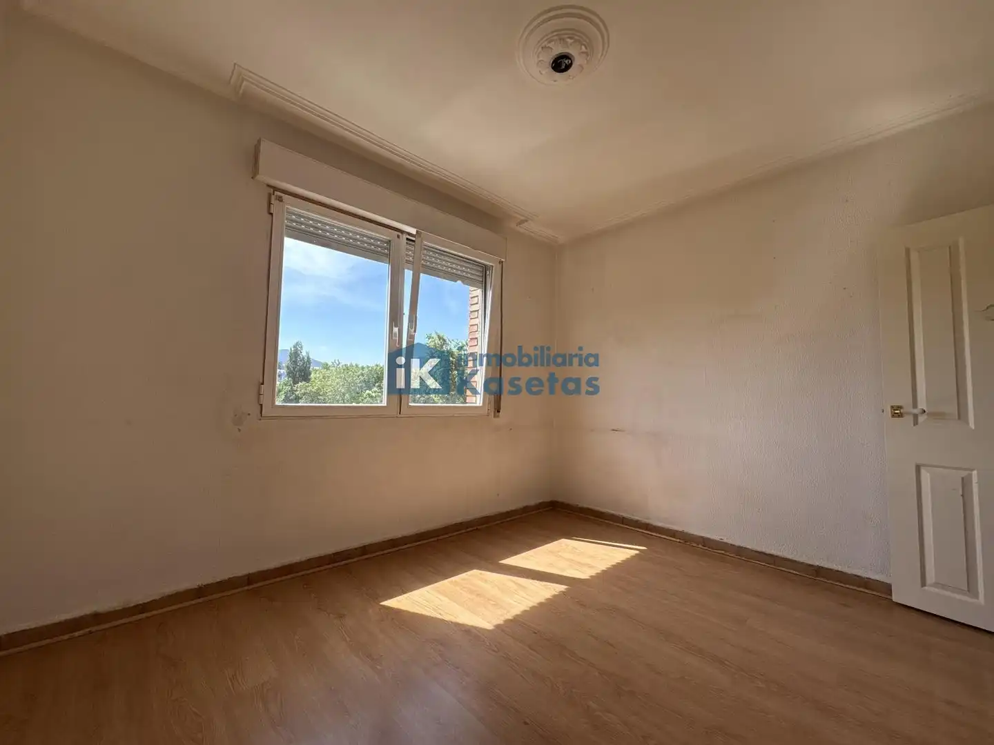 Habitación de Piso en venta en Basauri  con Calefacción