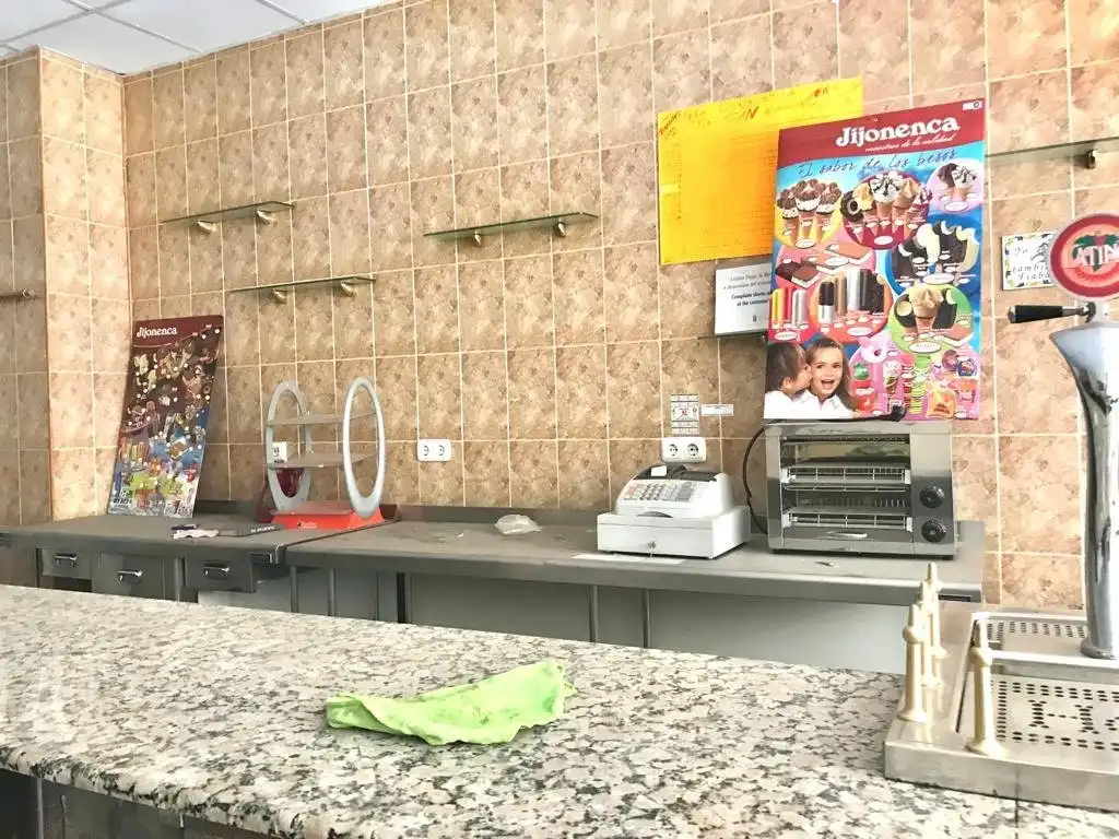 Business premises for sale in Casco Antiguo, imagen 2