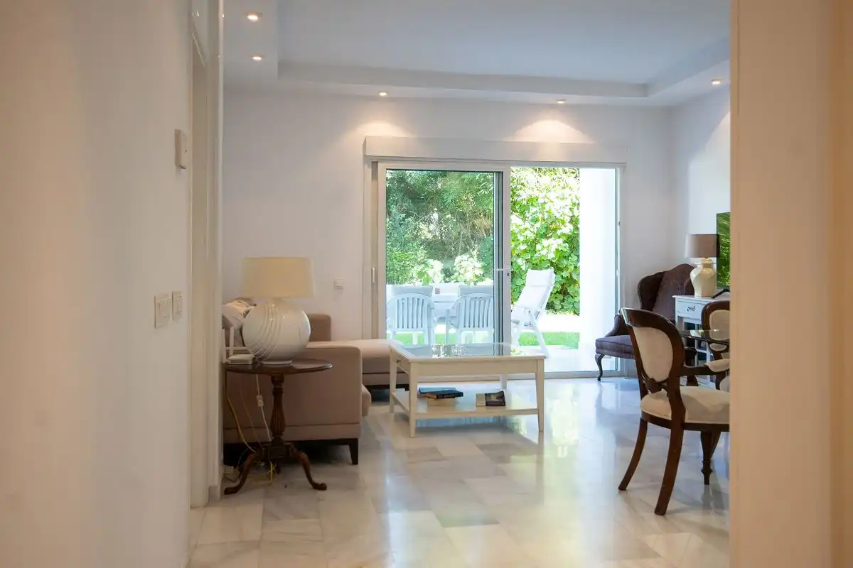 Sala de estar de Piso de alquiler en Marbella con Aire acondicionado, Calefacción y Amueblado