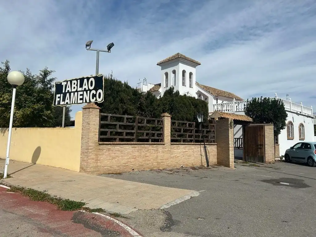 Vista exterior de Casa o xalet en venda en Orihuela amb Aire condicionat, Calefacció i Jardí privat