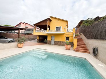 Casa con piscina en venta en Calle Sant Pancraç