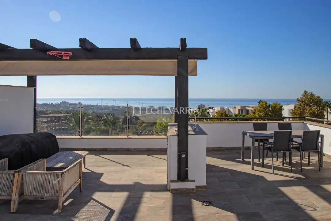 Terrassa de Casa adosada en venda en Marbella amb Aire condicionat, Calefacció i Jardí privat