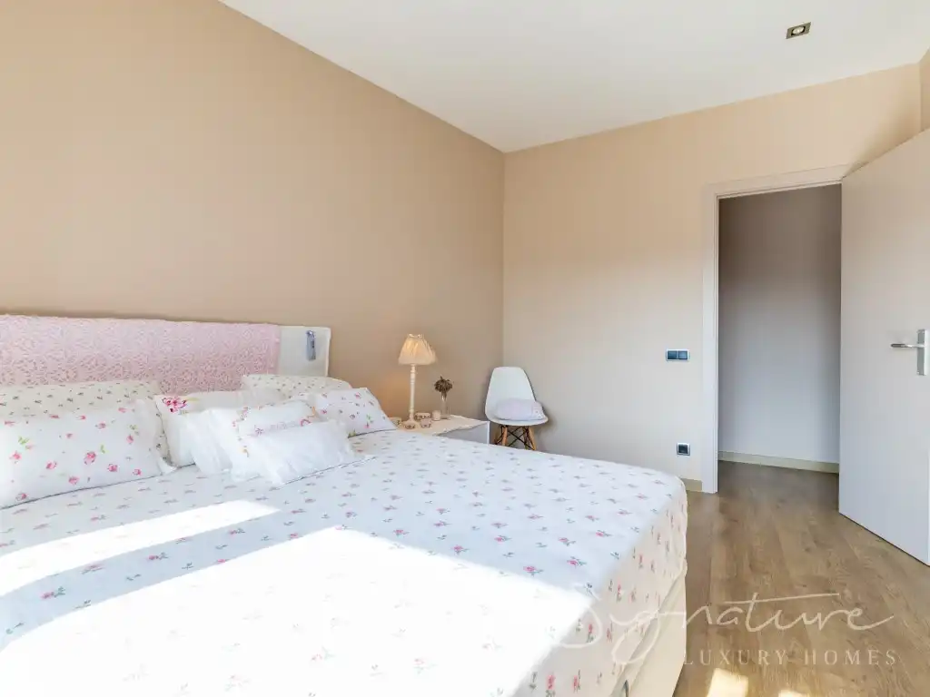 Habitación de Casa o chalet en venta en Sant Cugat del Vallès con Calefacción, Jardín privado y Terraza