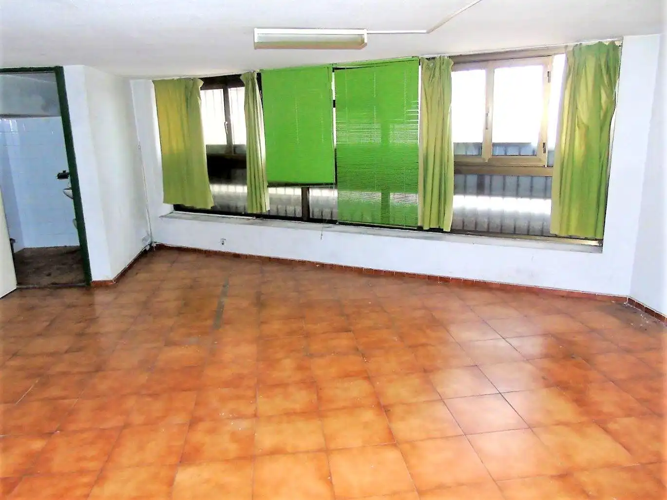 Local comercial en venda a Castilla - Hermida, imagen 3