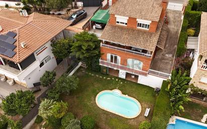 Vista exterior de Casa o xalet en venda en Cabrils amb Terrassa i Piscina