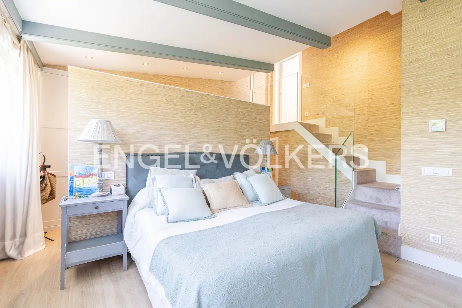 Habitación de Casa adosada en venta en Madrid con Aire acondicionado, Calefacción y Jardín privado