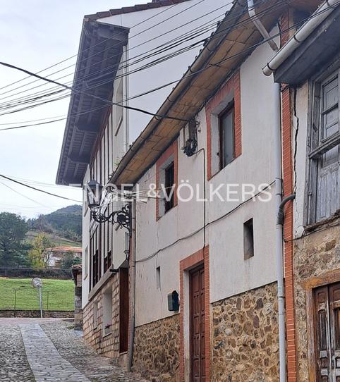 Foto 2 de Casa o xalet en venda a Calle de Mijares, Potes, Cantabria
