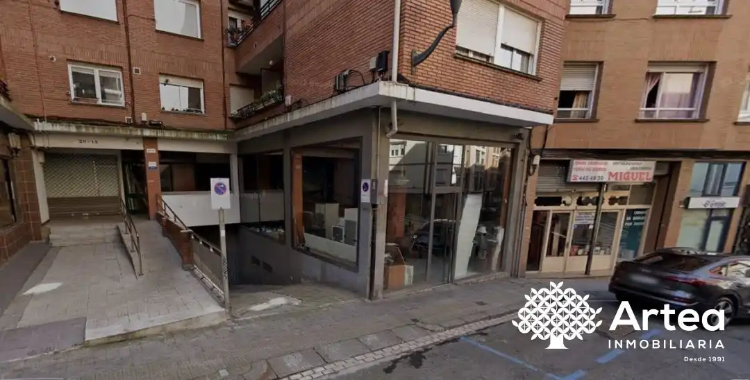 Local comercial en venda a Calle Matiko