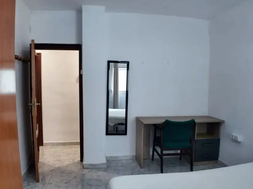 Schlafzimmer von Wohnung zur Miete in Valencia mit Klimaanlage, Heizung und Möbliert