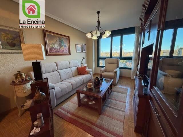 Living room of Flat for sale in Salamanca Capital  with Heating and Parquet flooring