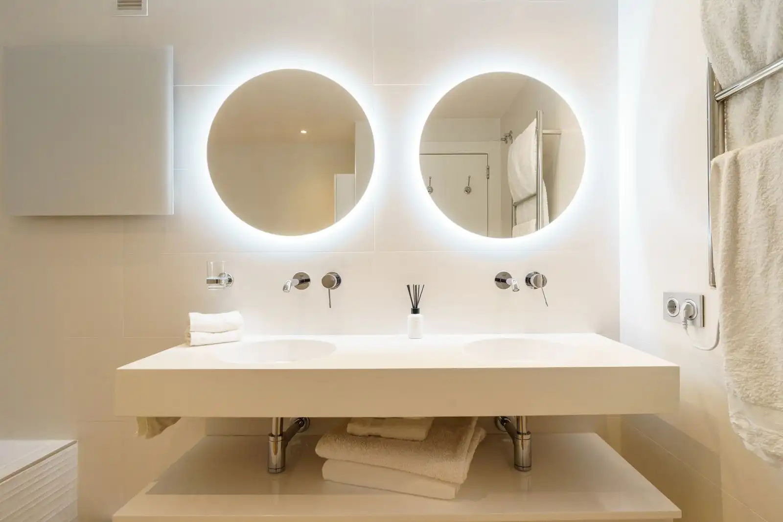 Badezimmer von Wohnung zum Verkauf in Benahavís mit Terrasse, Abstellraum und Möbliert