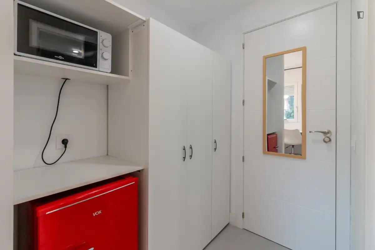 Dormitori de Apartament per a compartir en Villanueva de la Cañada amb Aire condicionat, Calefacció i Moblat