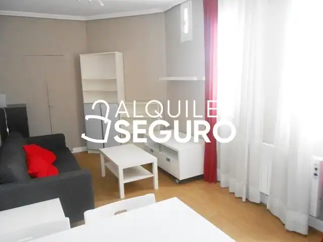 Schlafzimmer von Wohnung zur Miete in Madrid mit Heizung und Möbliert