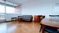 Sala d'estar de Pis de lloguer en  Madrid Capital amb Parquet, Terrassa i Moblat