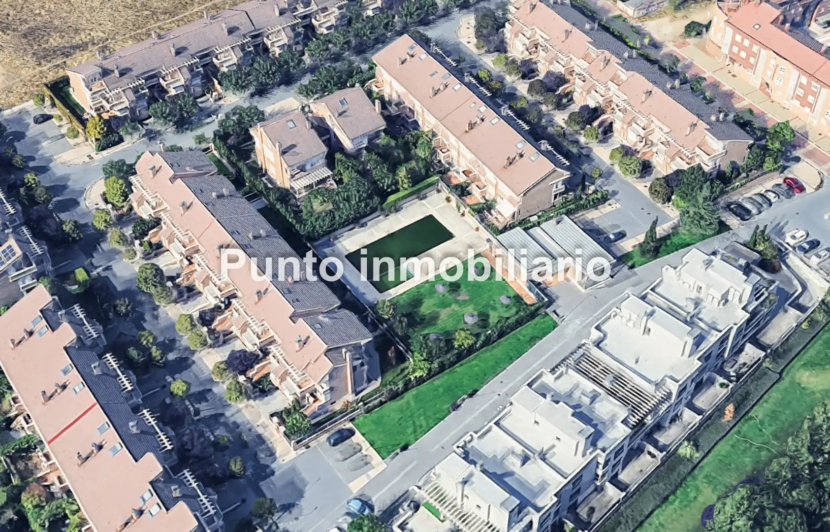 Casa adosada de alquiler en Valladolid con Aire acondicionado, Calefacción y Jardín privado